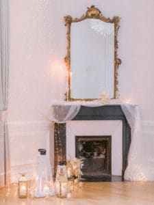 mariage-hiver-provence-chateau-lieu-reception-wedding-venue-south-france-christmas-winter-decoration-table-gold-dore