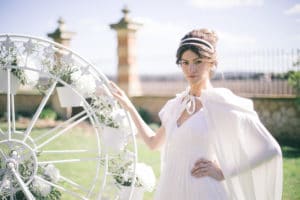 mariee-parc-roue-mariage-inspiration-chronique-serie-bridgerton-printemps-lieu-reception-provence