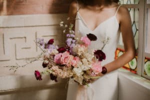 wedding-planner-femme-robe-mariee-bouquet