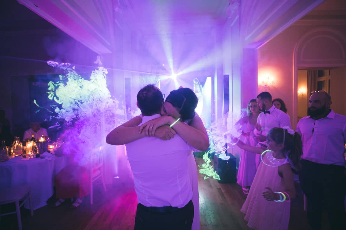 mariage-amour-provence-maries-danse-lasers