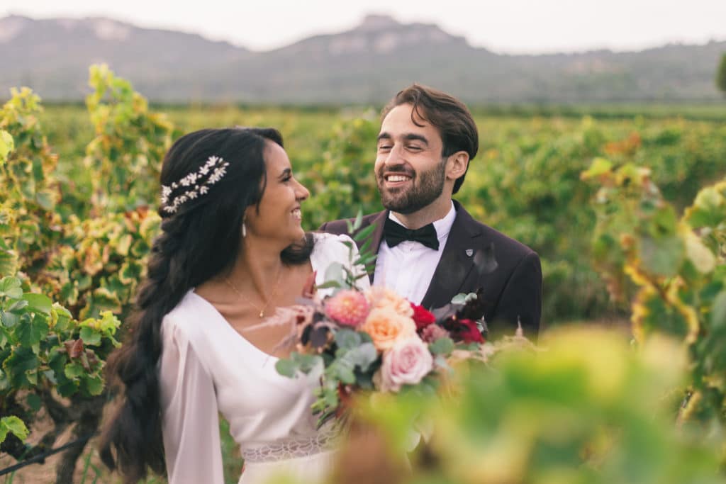 mariage-boheme-chic-provence-ceremonie-lieu-reception-couple-vignes