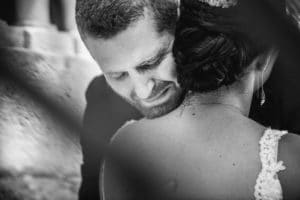 couple-homme-pleurs-lieu-mariage-provence