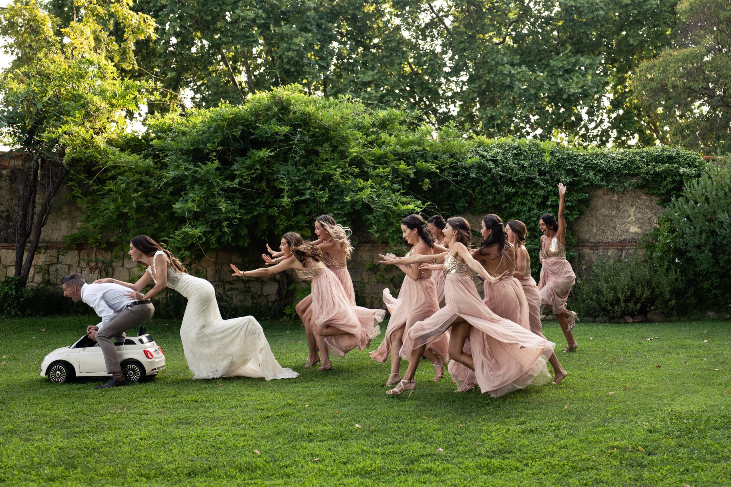 bride-groom-bridesmaids-wedding-provence-france-fun-chateau