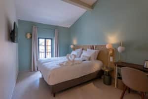 bedroom_hotel_guest_chambre_hebergement_provence_lit_couchage_aix_marseille_salon_venue
