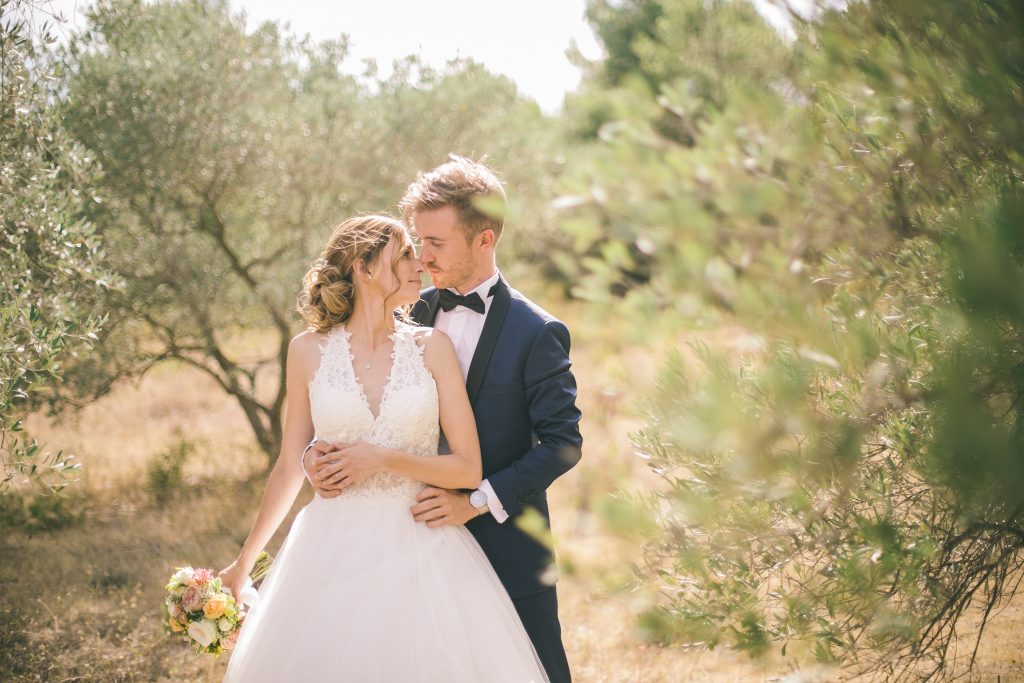 mariage provence lieu de reception venue aix marseille salon avignon wedding ceremony chateau privatise lieu d'exception dream venue couple bride groom happy couple
