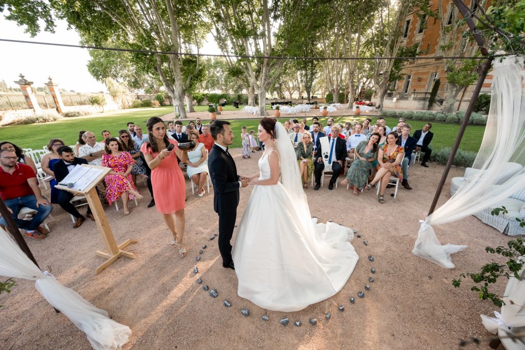 mariage provence lieu de reception venue aix marseille salon avignon wedding ceremony chateau privatise lieu d'exception dream venue couple bride groom happy couple