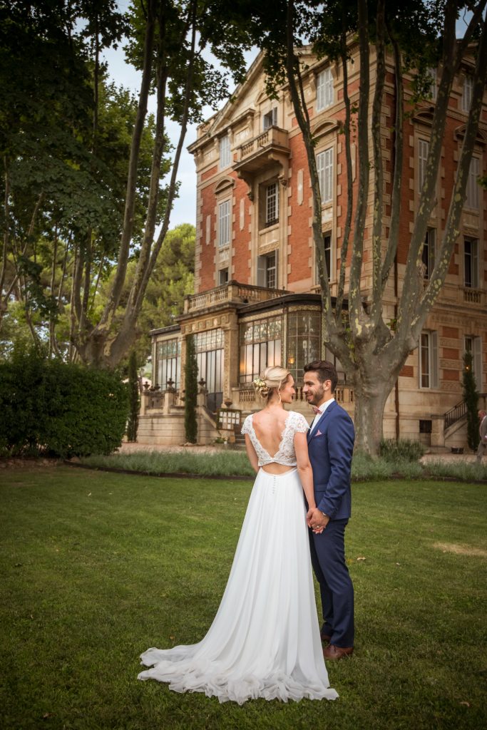 mariage provence lieu de reception venue aix marseille salon avignon wedding ceremony chateau privatise lieu d'exception dream venue couple bride groom happy couple
