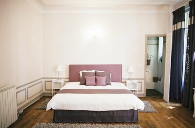 chambre hebergement room bedroom accommodation exclusive standing chateau marseille aix salon avignon proche aeroport gare tgv aix