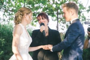 ceremonies-laiques-provence-maries-gloriette-invites-officiant-ceremonie