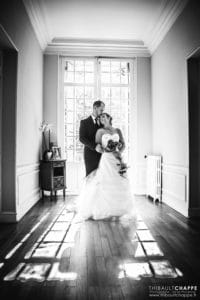photographies-mariages-13-mariee-marie-bouquet-fleurs-robe-mariee-chateau