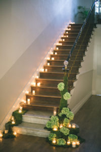 decoration-escaliers-shooting-inspiration-chateau-bougies-mariage