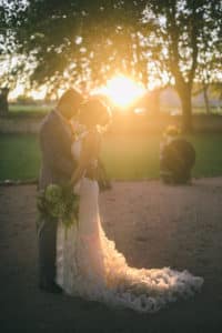 photographe-videaste-mariage-13-maries-robe-mariee-chateau-parc-bouquet-fleurs