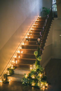 decoration-florale-mariage-13-decoration-escaliers-shooting-inspiration-chateau