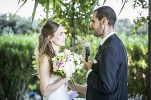 ceremonie-maries-discours-bouquet-fleurs